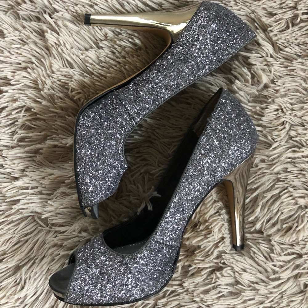 Stiletto Glitter Heel #partytime! 🎉